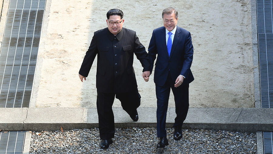 Moon Jae-in, Kim Jong Un