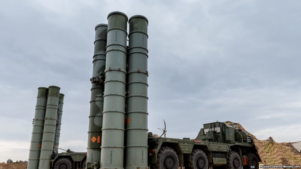 A Russian S-400 air-defense missile system
