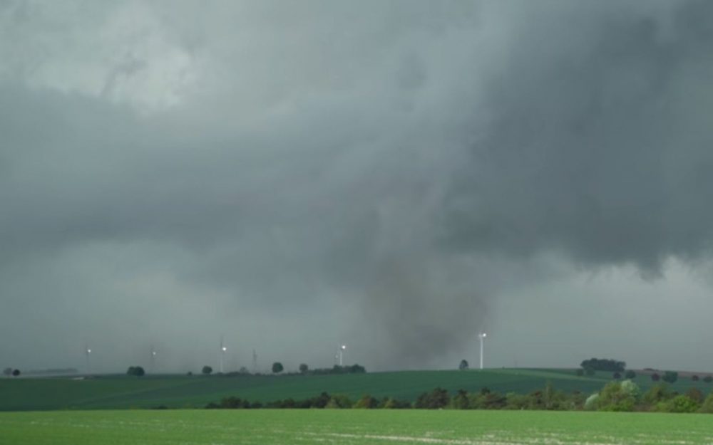 Click to enlarge tornado, France