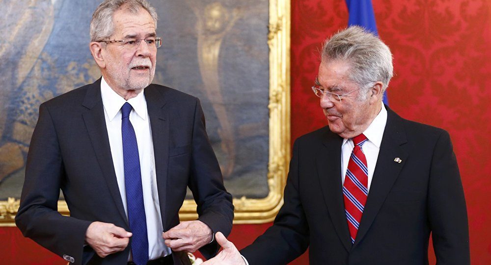Click to enlarge Péter Szijjártó criticized Austrian President Alexander Van der Bellen