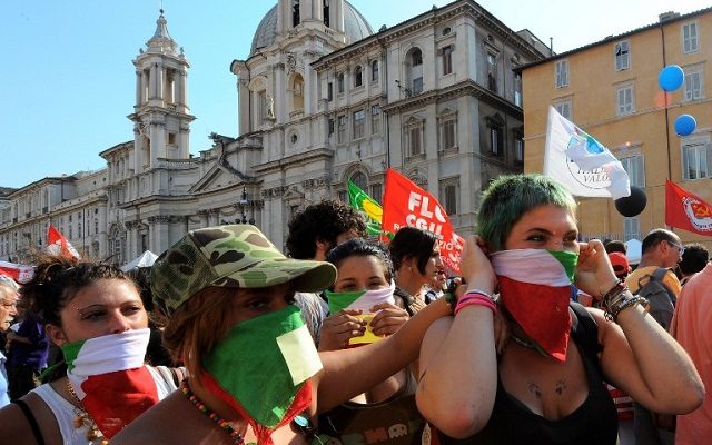 Click to enlarge italy crowd protest