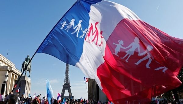 Click to enlarge france feminist march