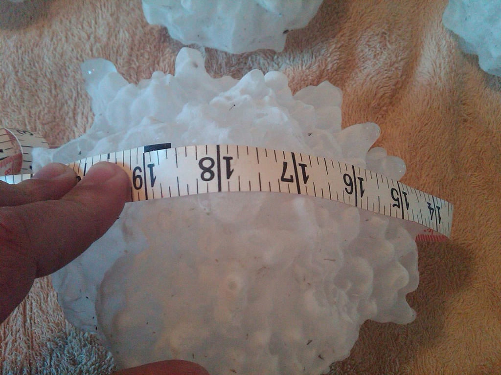 Click to enlarge The largest hailstone on record, reaching 20 cm across, fell in Vivian, South Dakota, in July 2010.