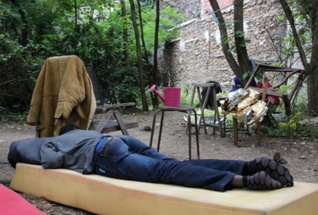 Click to enlarge 1500 migrant evacuated from Porte de la Chapelle camp a month ago are still waiting for proper accommodation.