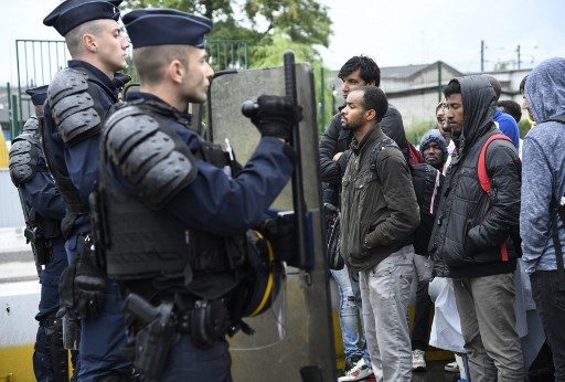 france gendarme refugee migrant