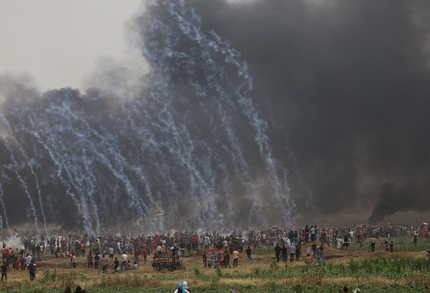 Click to enlarge Israel showers Palestinians Tear gas May 4 2018