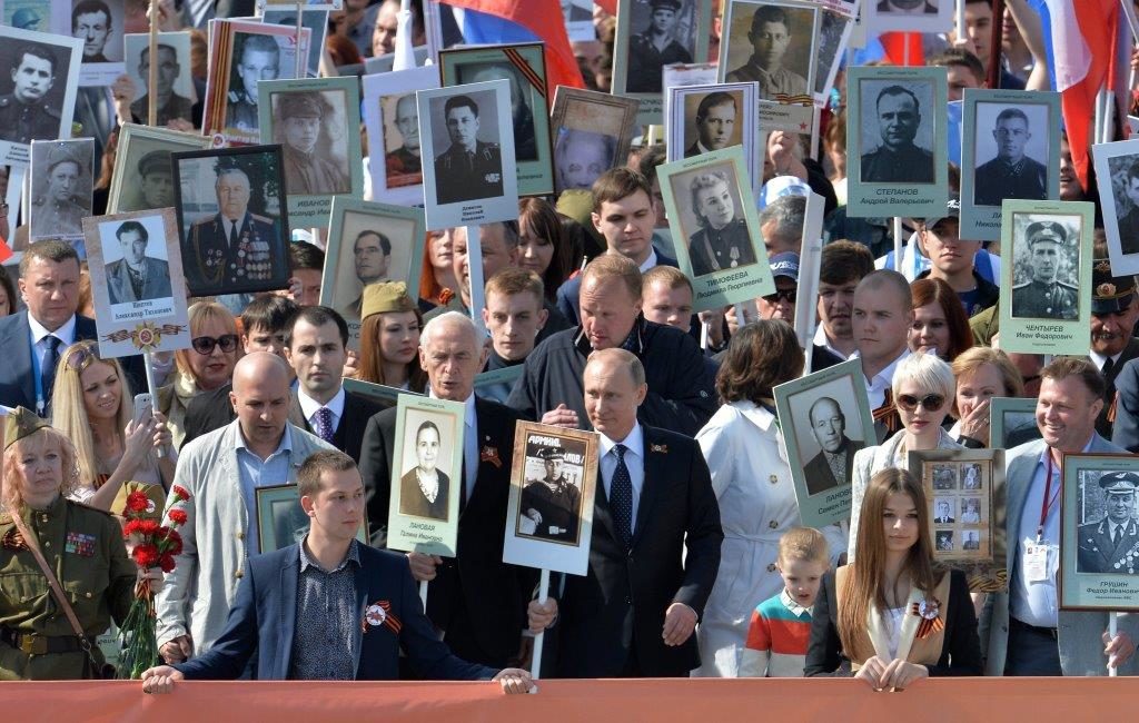 Click to enlarge putin immortal regiment