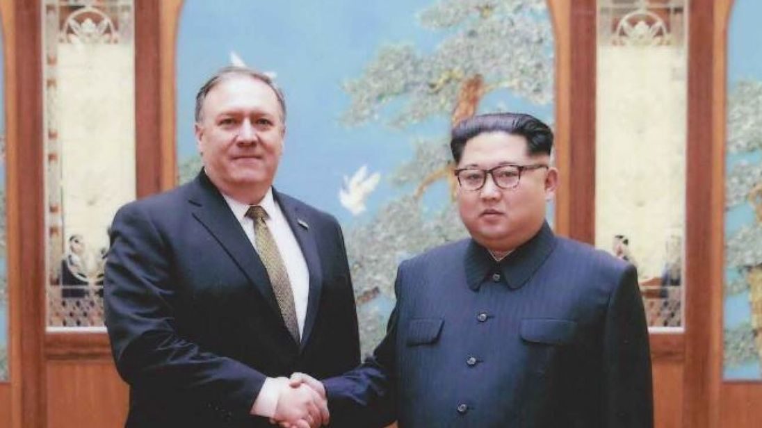Click to enlarge pompeo kim jong-un