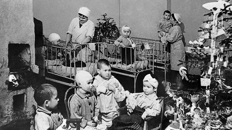 Click to enlarge Celebrating the New Year at the Leningrad Children's Hospital