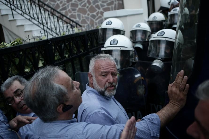 greece protest migrants