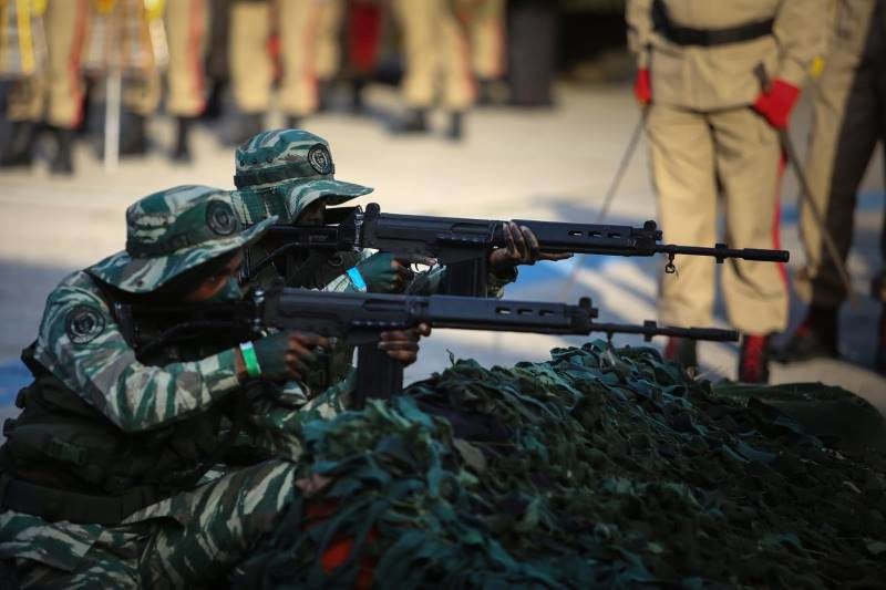Venezuelan soldiers training