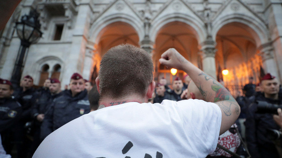 Click to enlarge hungary protest orban