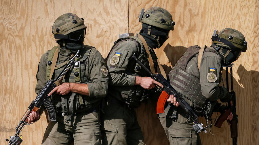 Click to enlarge Ukrainian servicemen during military drills