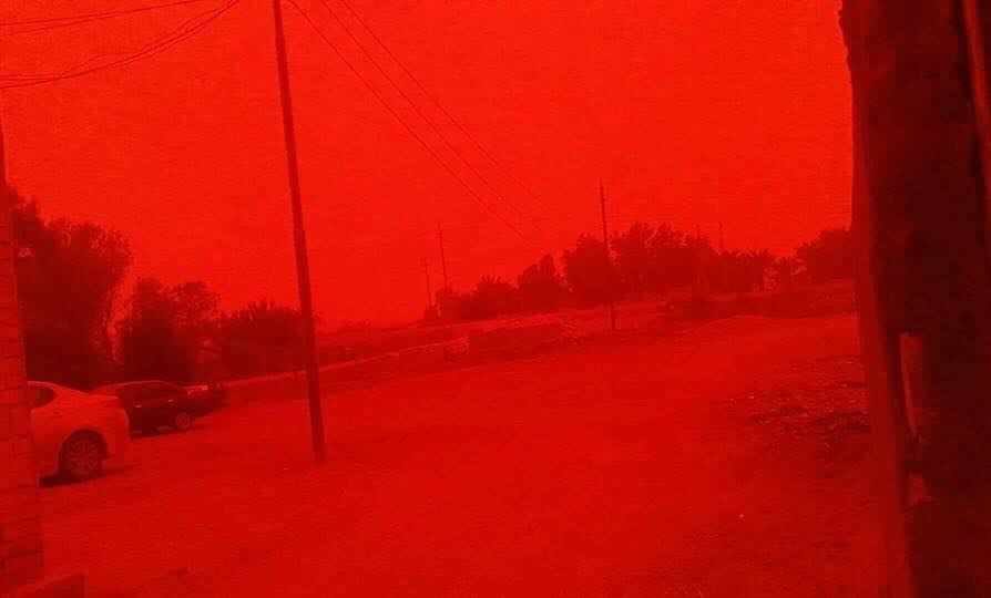 Click to enlarge A powerful sandstorm engulfed southern Iraq
