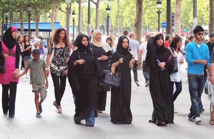 Click to enlarge Muslim women in Paris
