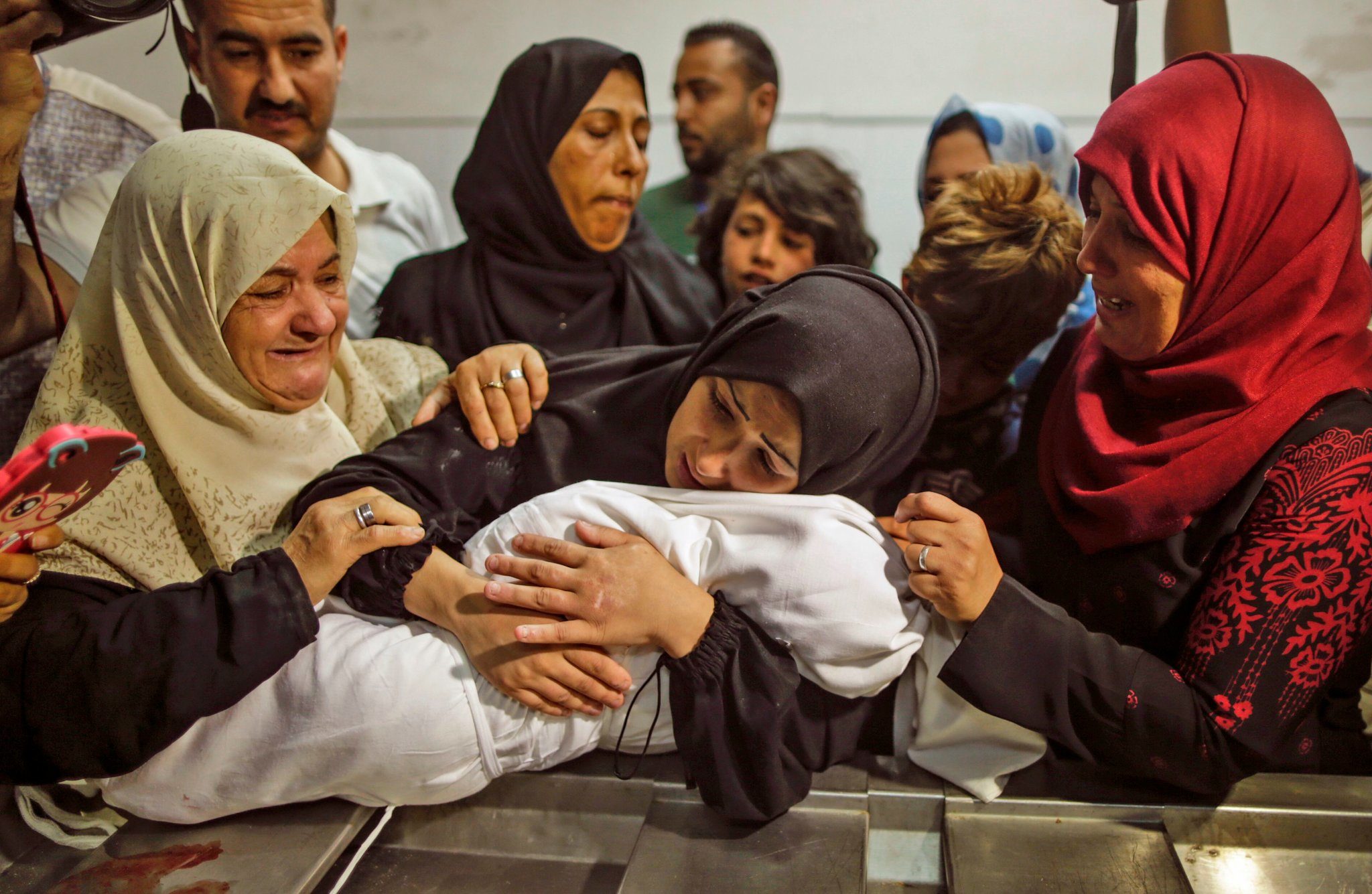 Palestinian mothers gaza dead baby