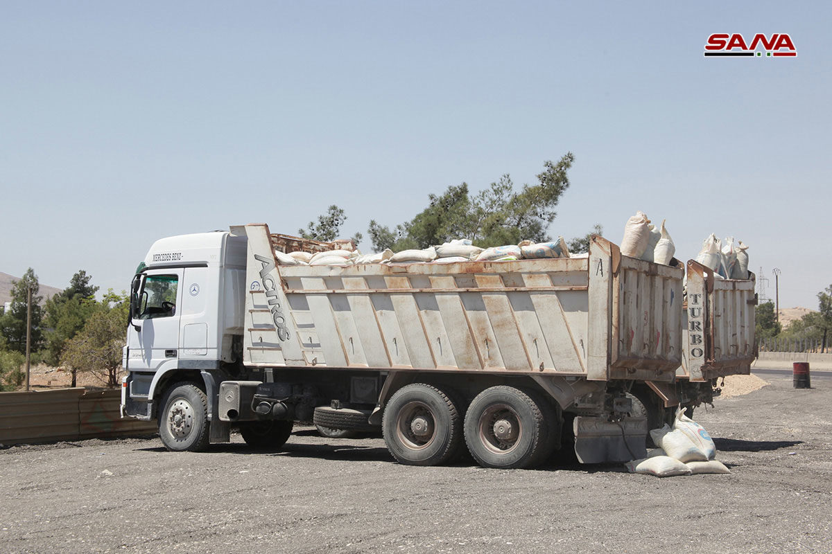 Sized trucks fully loaded with amonyum nitrat