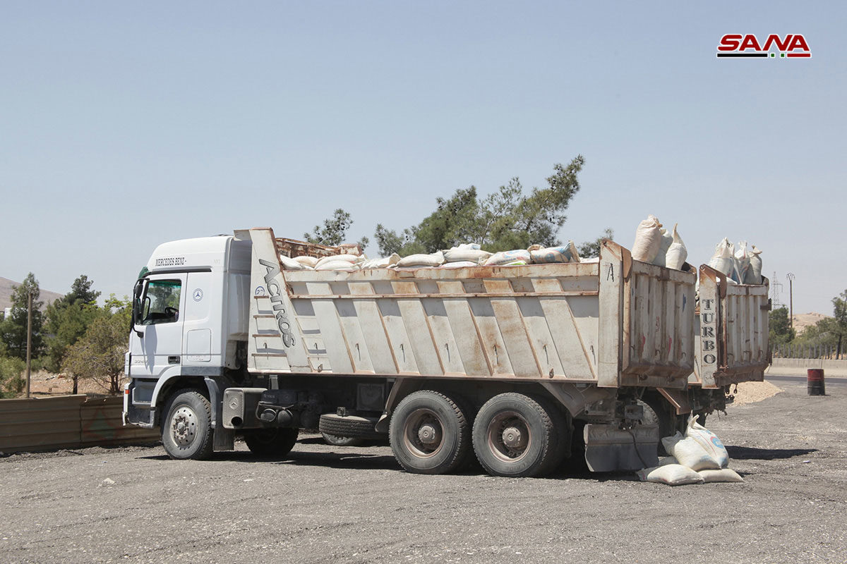 Click to enlarge Sized trucks fully loaded with amonyum nitrat