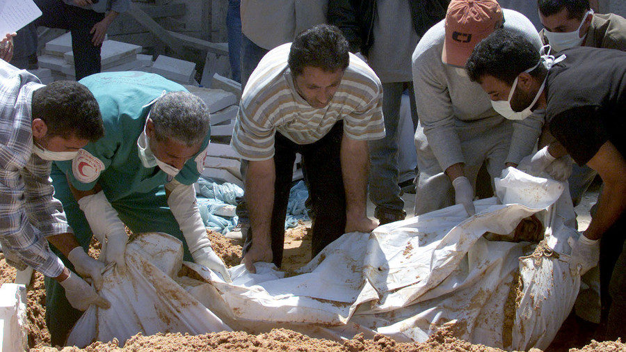 Click to enlarge Palestinians carry corpse