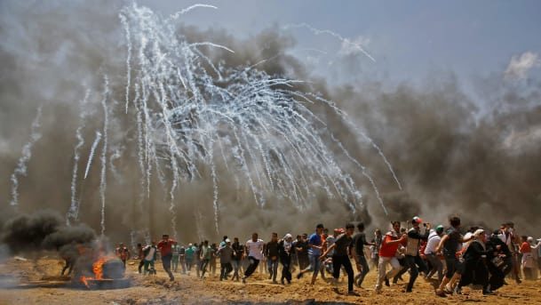 Click to enlarge Palestinians run for cover