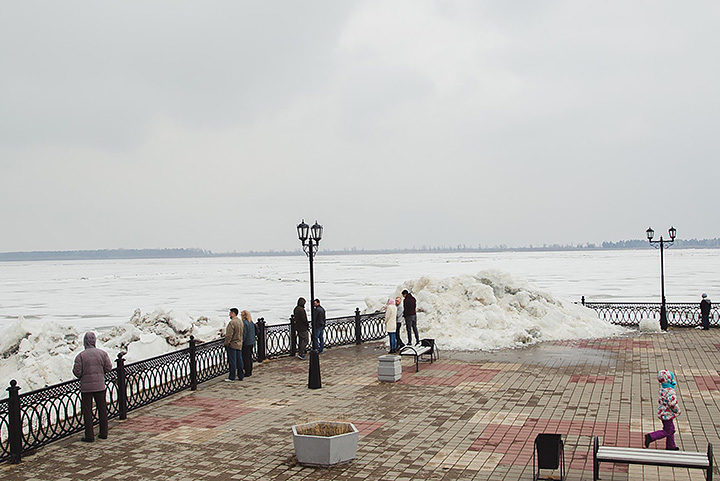 ob river ice tsunami