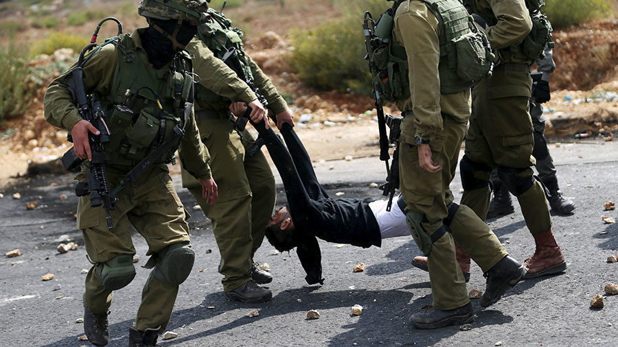 idf carrying palestinian child
