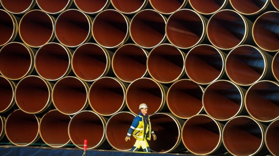 Click to enlarge gas pipe worker