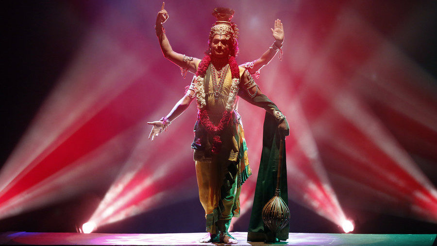 Indian artist dressed as Hindu Lord Vishnu