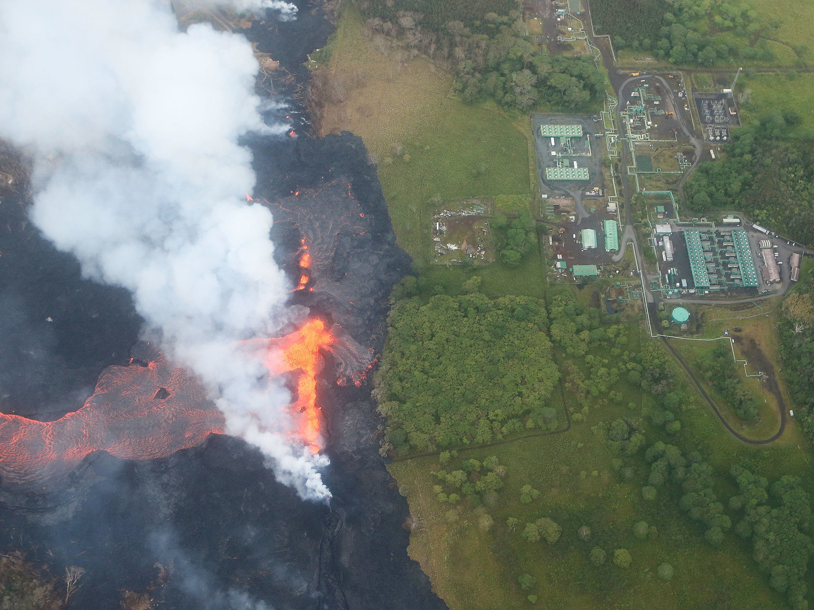 Click to enlarge kilauea lava thratens power plant