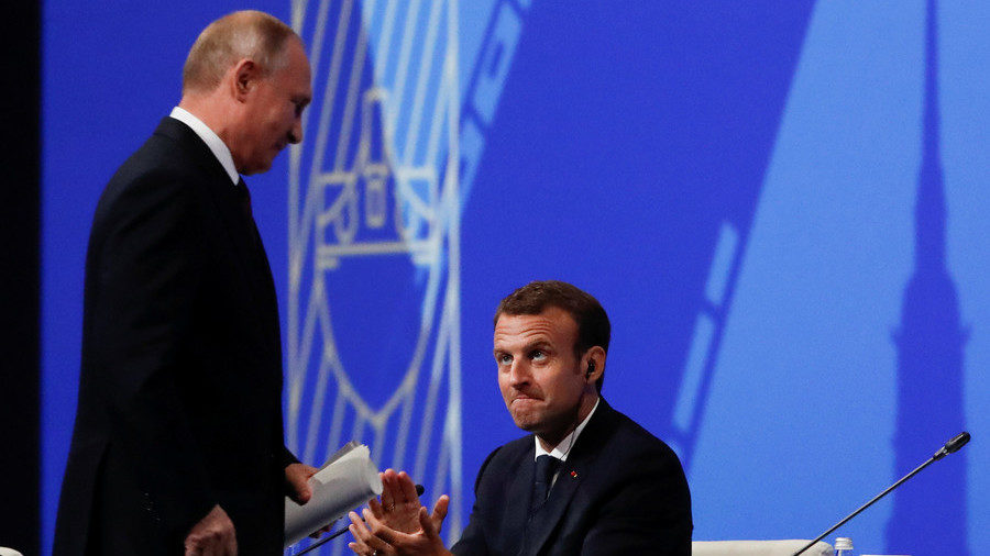 Click to enlarge Russian President Vladimir Putin is applauded by his French counterpat Emmanuel Macron after delivering a speech during a session of the St. Petersburg International Economic Forum (SPIEF), Russia May 25, 2018.