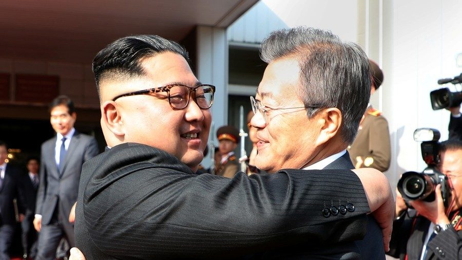 Moon Jae-in bids farewell to North Korean leader Kim Jong Un