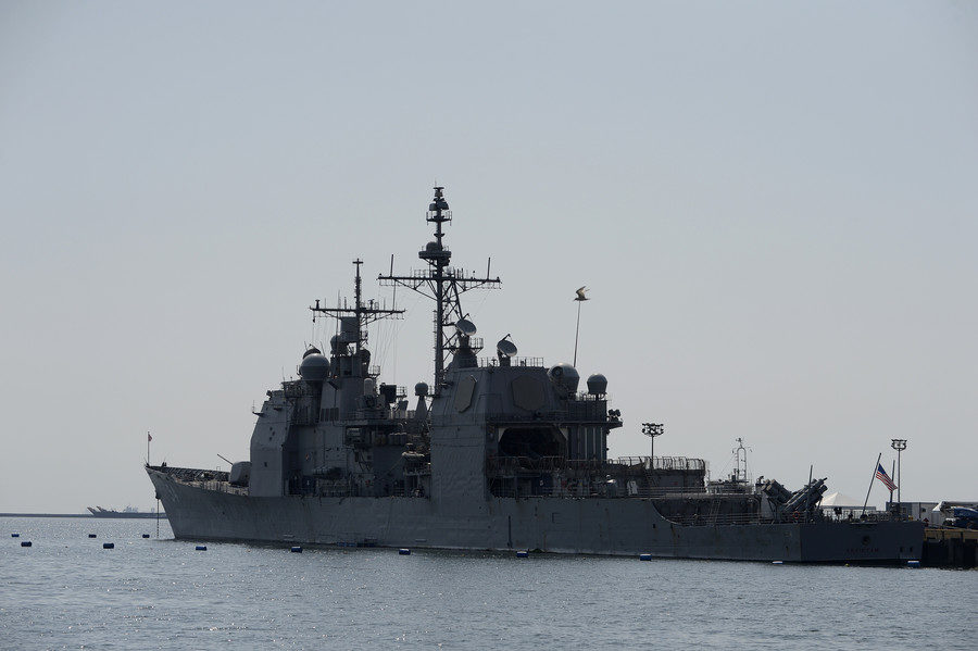 Click to enlarge The US Navy's guided missile cruiser USS Antietam (CG-54)