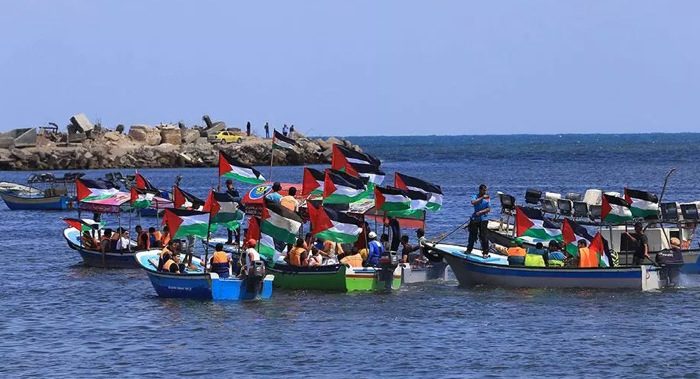 Click to enlarge Palestinian boats Gaza coast