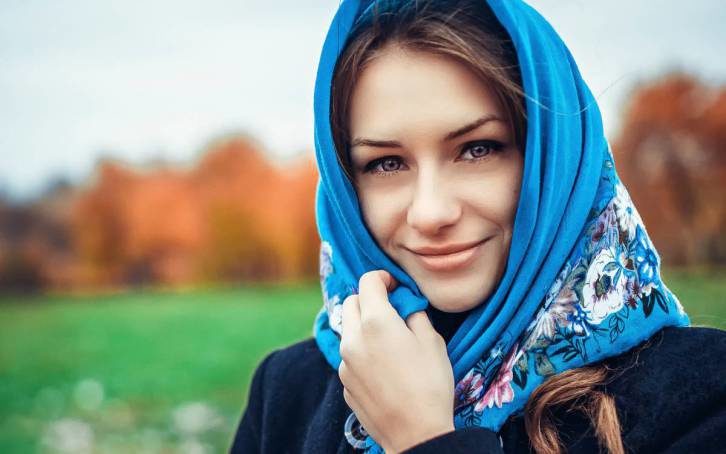 Click to enlarge russian woman