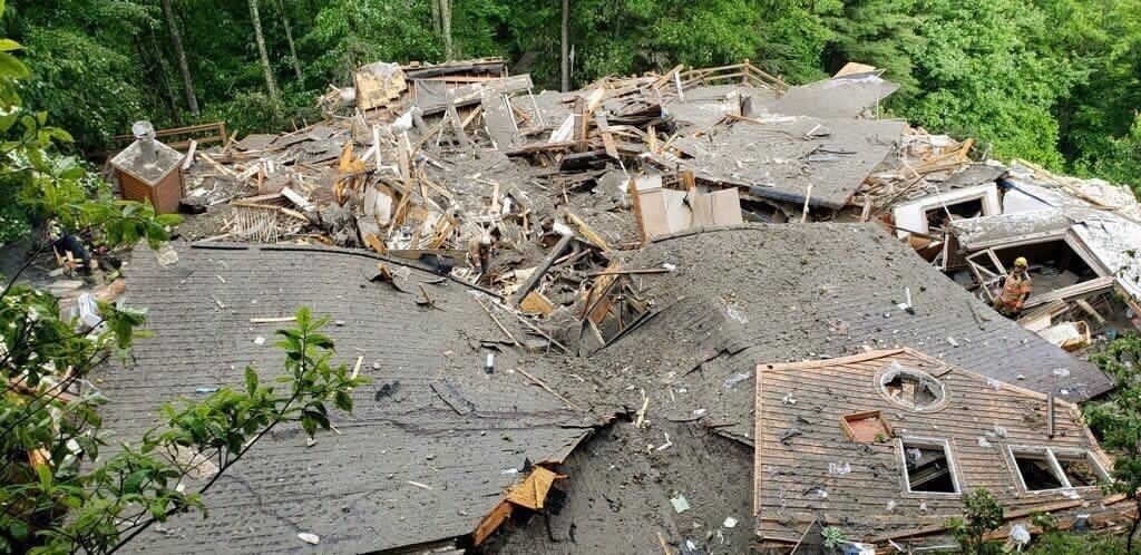 Landslide kills 2 in NC