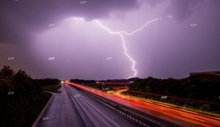 Click to enlarge lightning