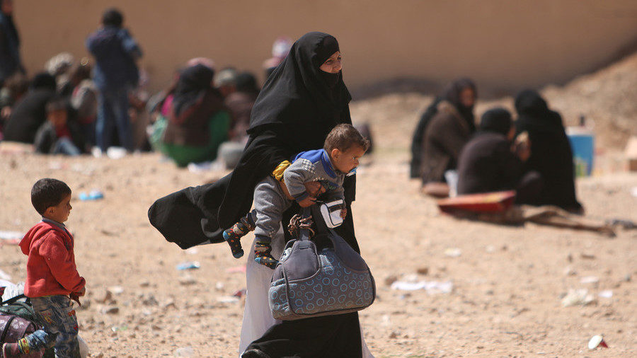 Click to enlarge Raqqa refugees