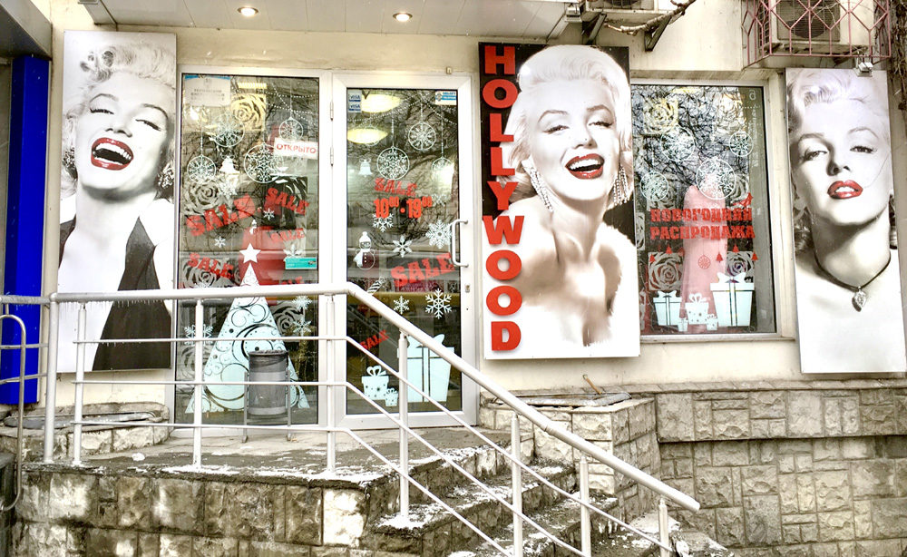 Click to enlarge Marilyn Munroe - an iconic beauty legend all around the world