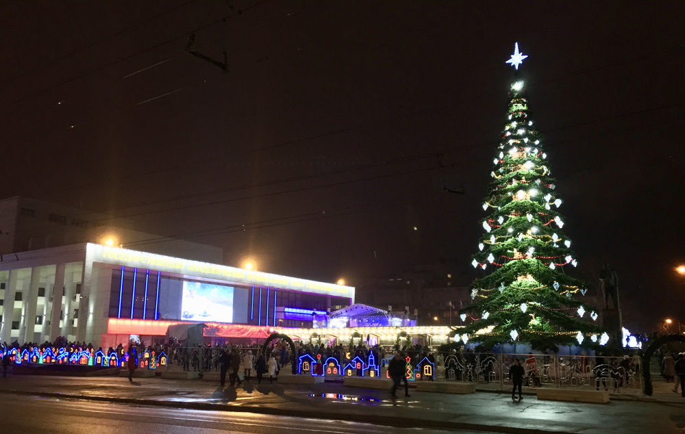 Click to enlarge Christmas Festival, Lenin Square, Simferopol