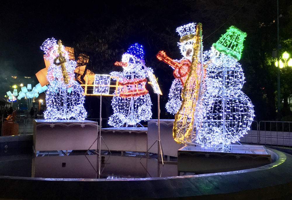Christmas light sculptures, Lenin Square, Yalta