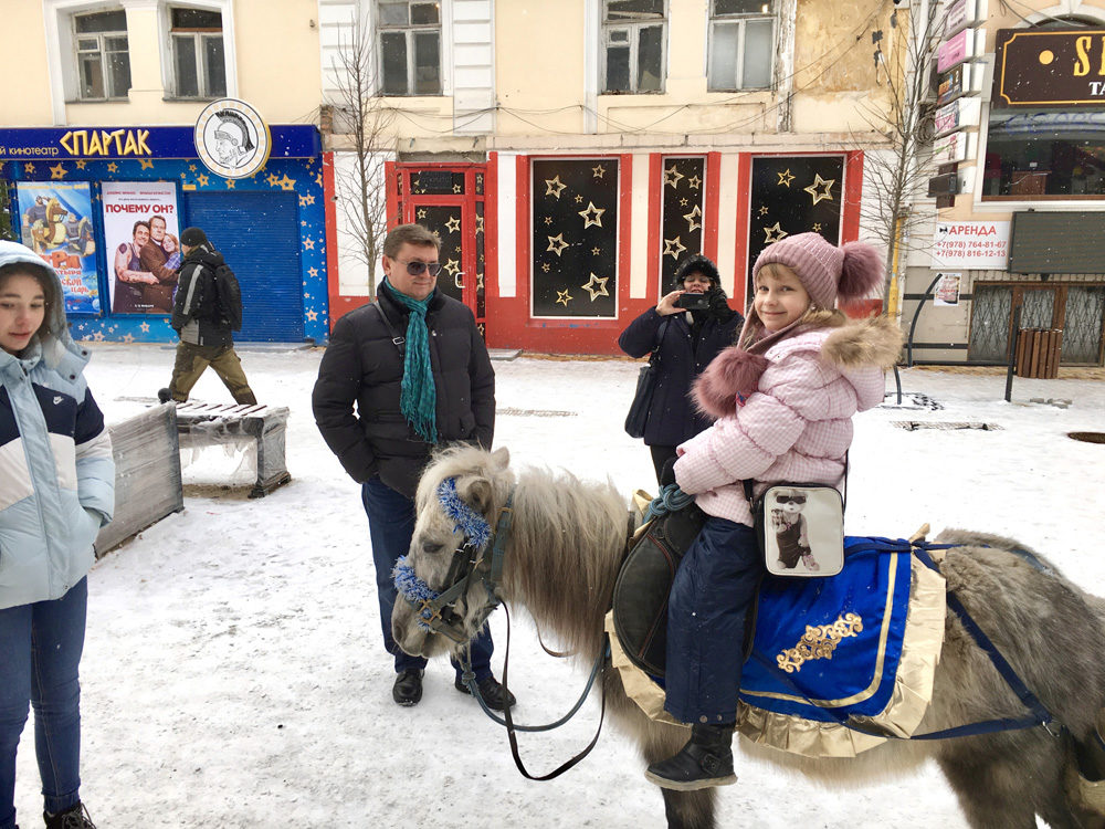 Click to enlarge Young girl enjoys a pony ride through one of the main outdoor malls, Simferopol