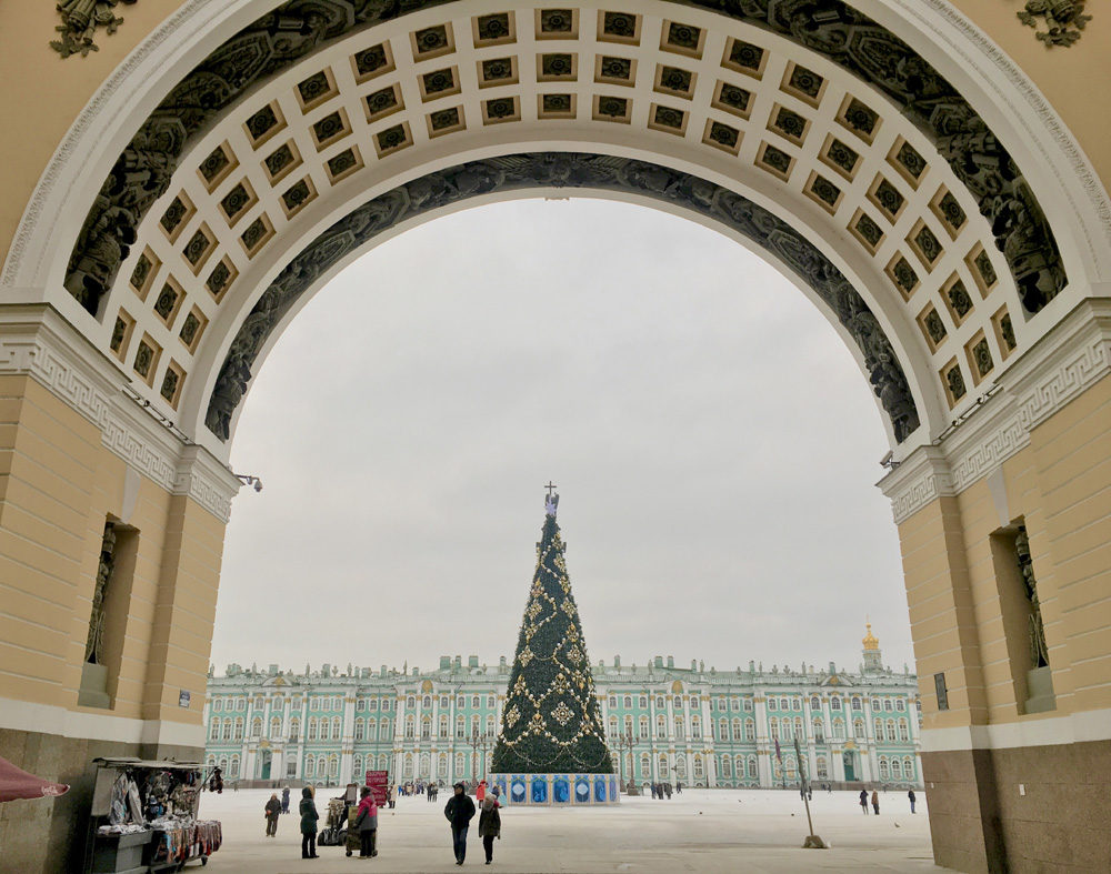 Click to enlarge Entrance Archway to Palace Square on Bol’shaya Morskaya ulitsa (street), St Petersburg