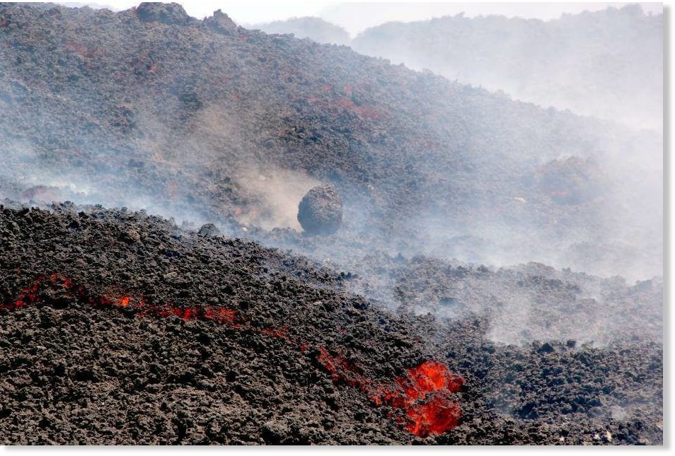 Сильные землетрясения вулканы гейзеры наблюдаются. Извержение Килауэа 2018. Последствия вулканов. После извержения вулкана. Последствия извержения вулканов.