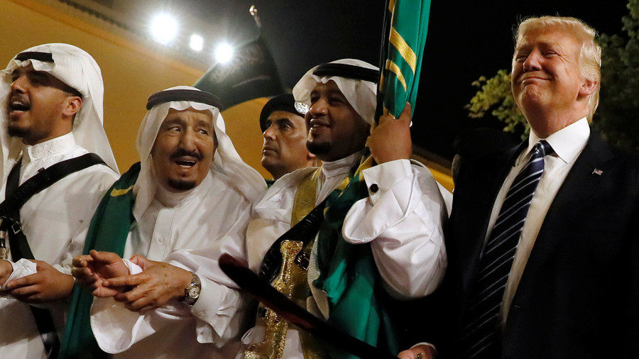 Click to enlarge Donald Trump with Saudi king