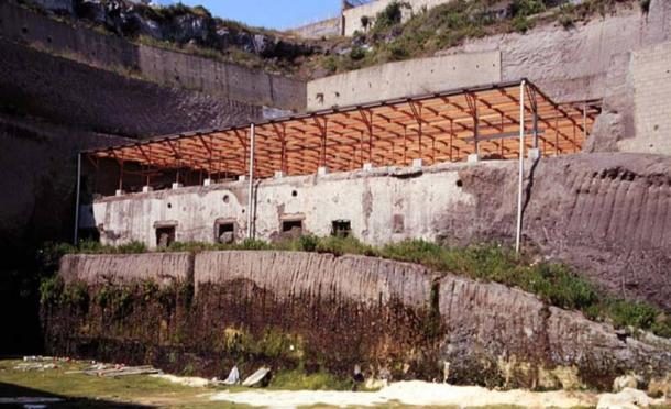 Click to enlarge Villa of the Papyri at the archeological site of Herculaneum ( CC BY SA 3.0 )
