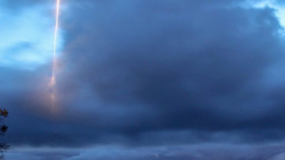 Click to enlarge comet Washington Whidbey