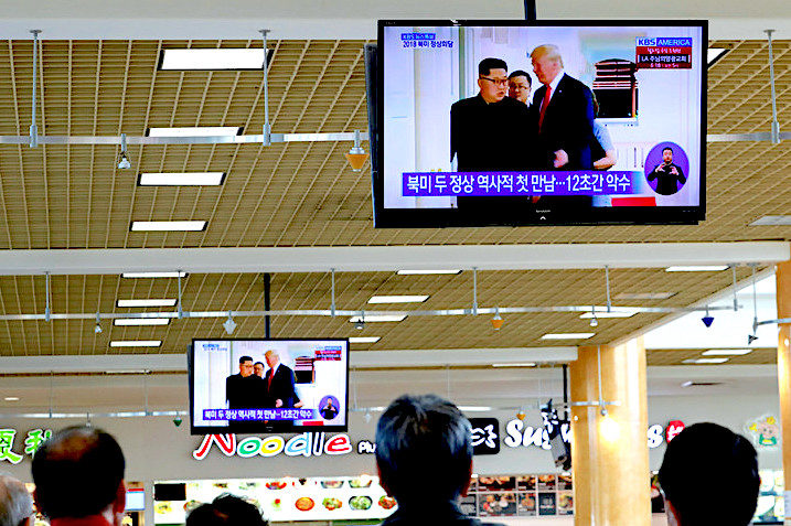 Trump/Kim monitor