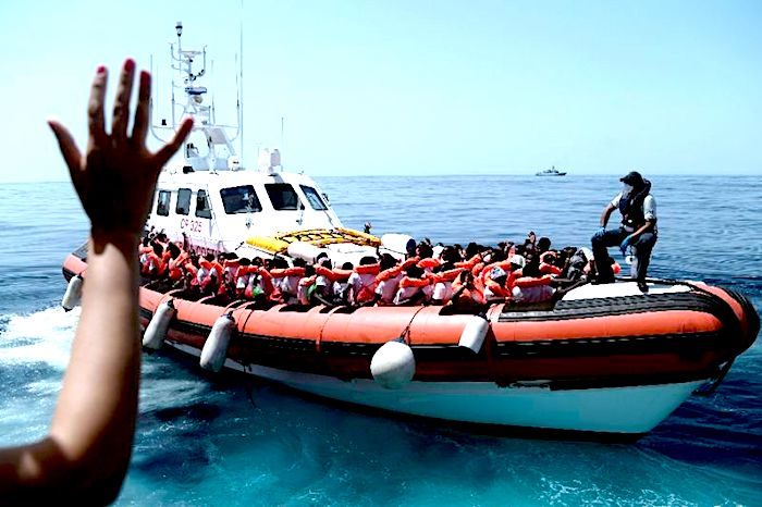 Transfer boat migrants