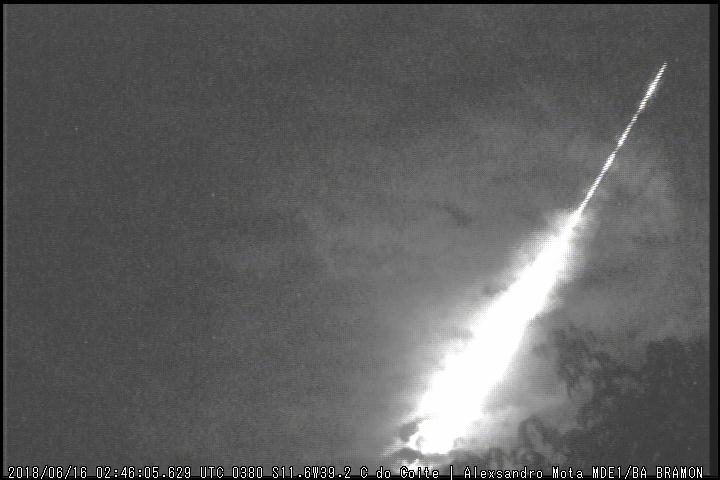 right fireball spotted over Bahia, Brazil on June 15, 2018