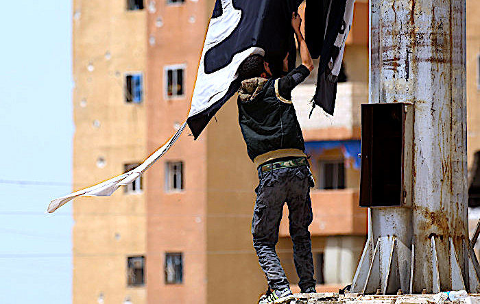 Daesh flag removal
